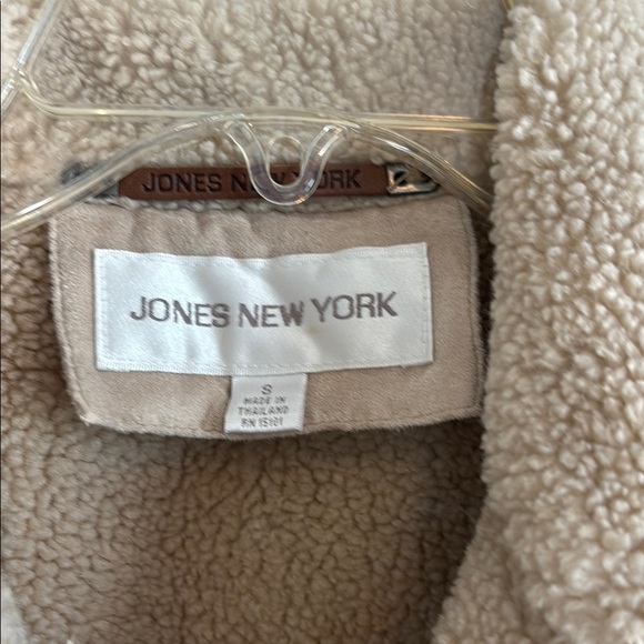 Jones New York women’s Cream Faux Shearling Jacket - Picture 2 of 7